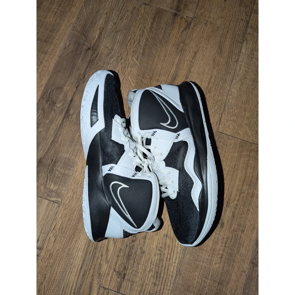 Nike product pair